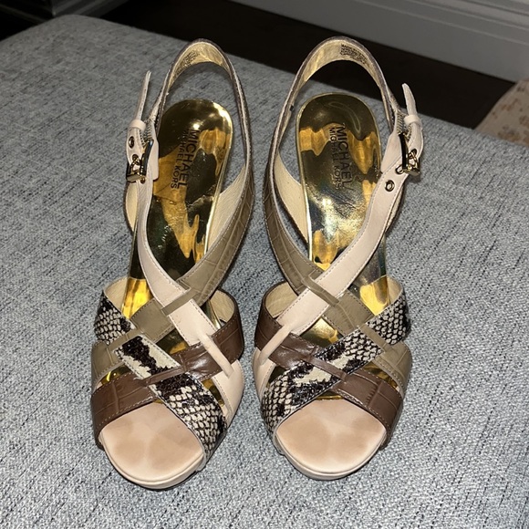 Michael Kors Niki Cross Strap Sandals - Picture 2 of 5